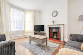 Spacious and comfortable accommodation by Our Home Short Stays providing fast wifi and crisp white hotel standard linen and ideal for contractors and large groups